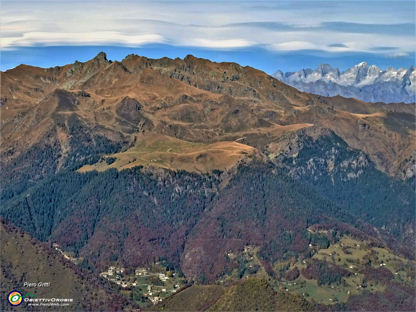 55 Zoom (da sx) su Valletto-Ponteranica -Badile Cengalo- Avaro in basso.JPG -                                